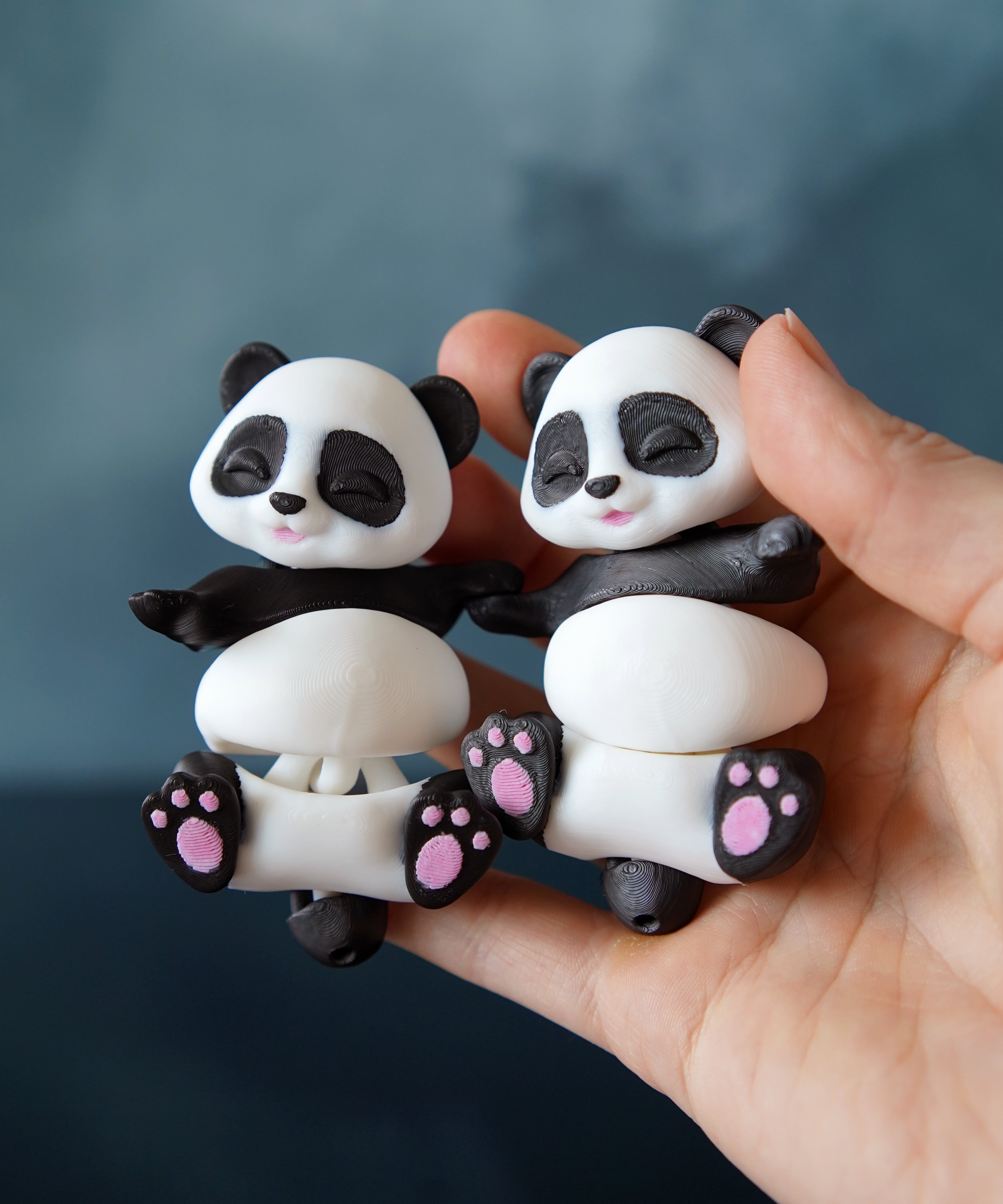 Peng El Ele Tutuşan Panda