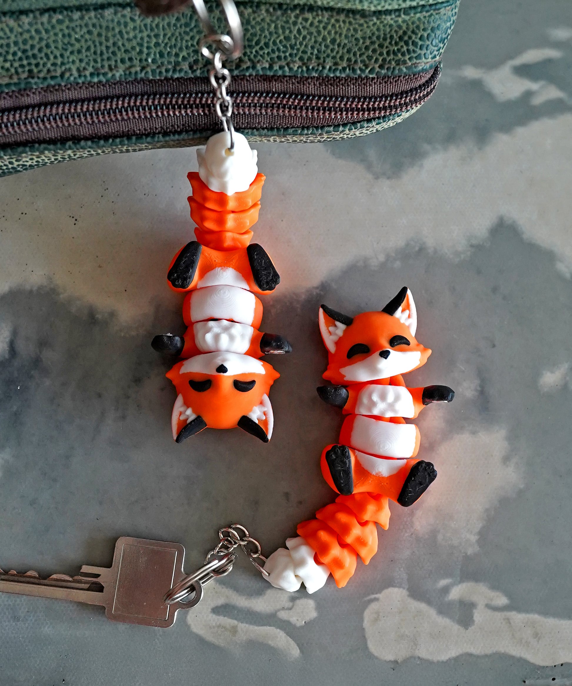 Foxy El Ele Tutuşan Tilki