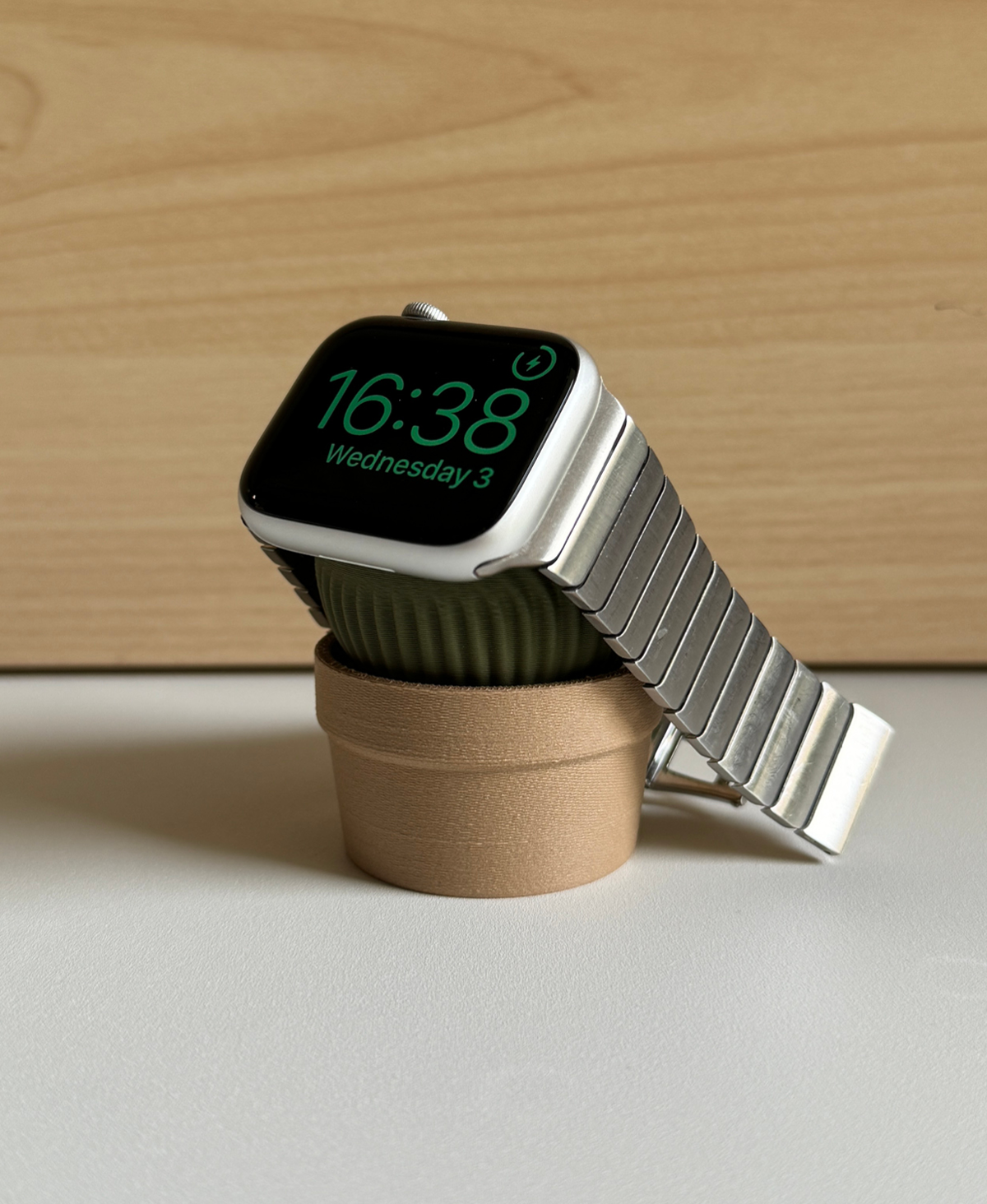 Kaktüs Tasarımlı Apple Watch Standı