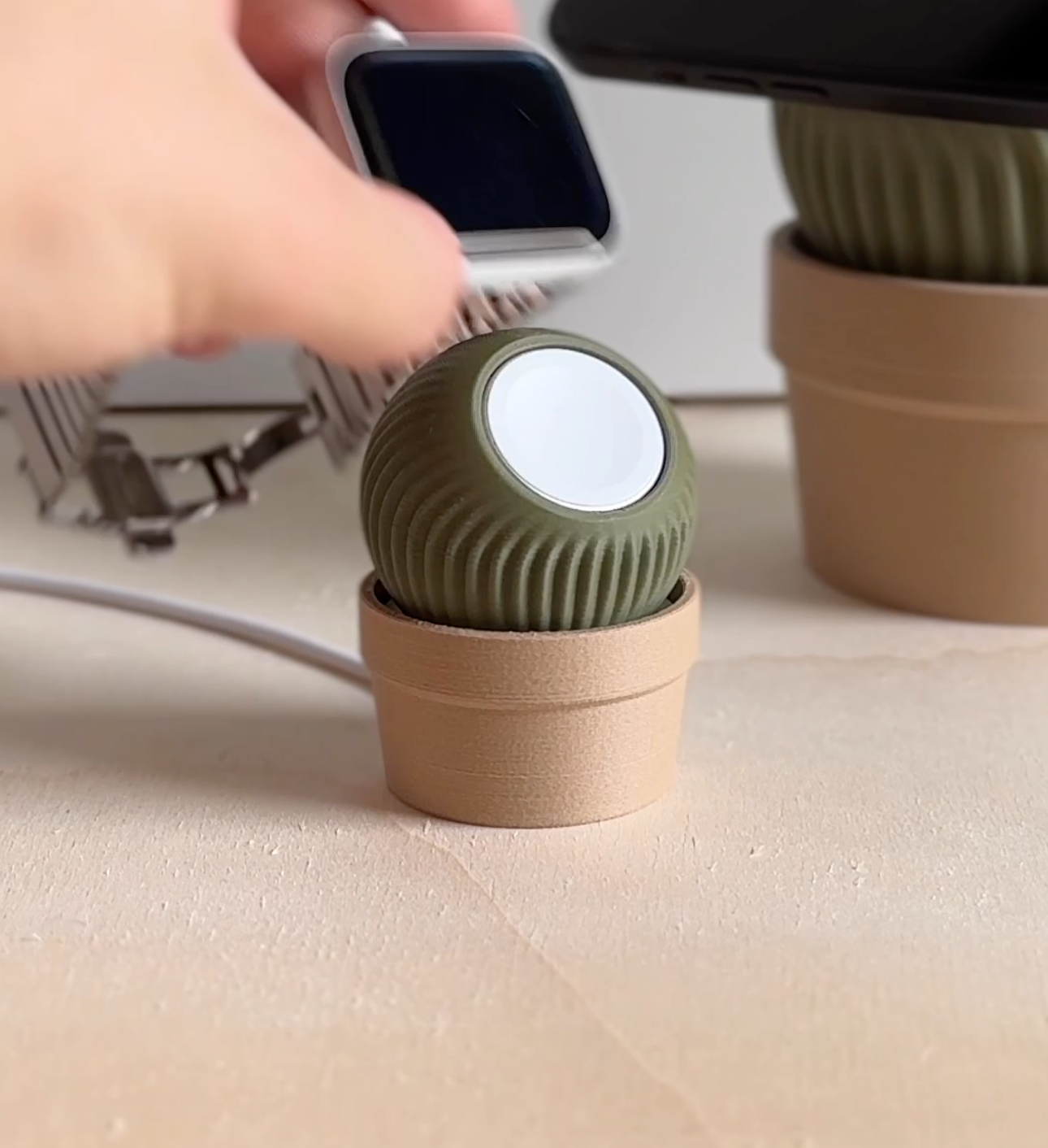 Kaktüs Tasarımlı Apple Watch Standı